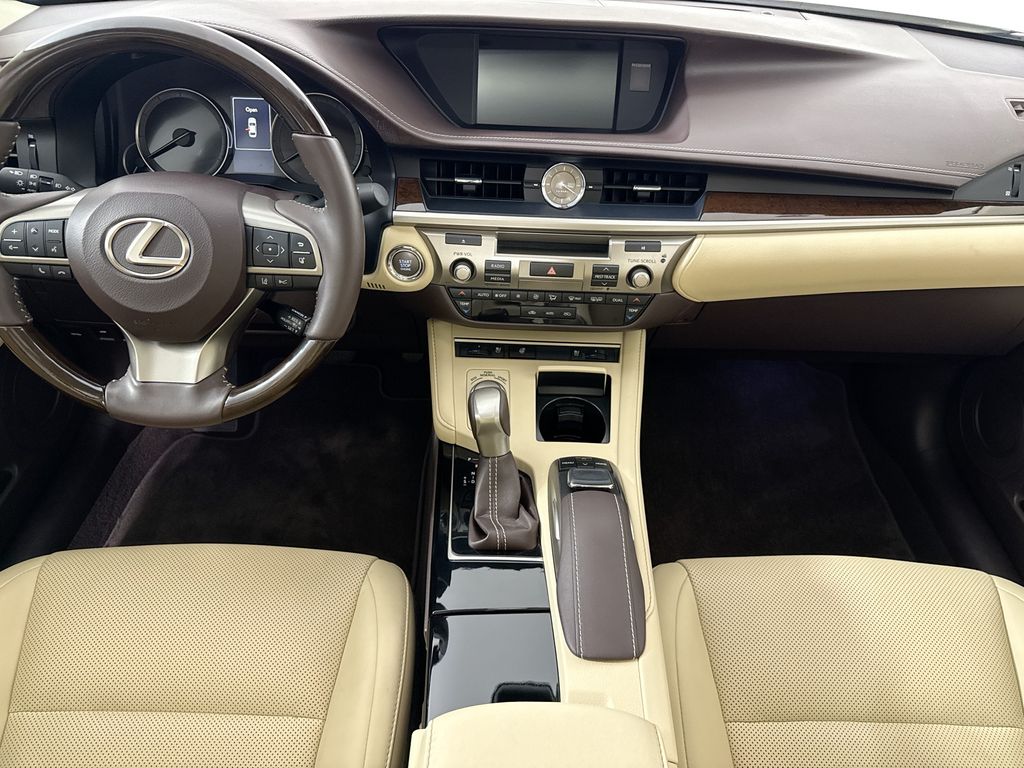 Thumbnail: 2016 Lexus ES - 14