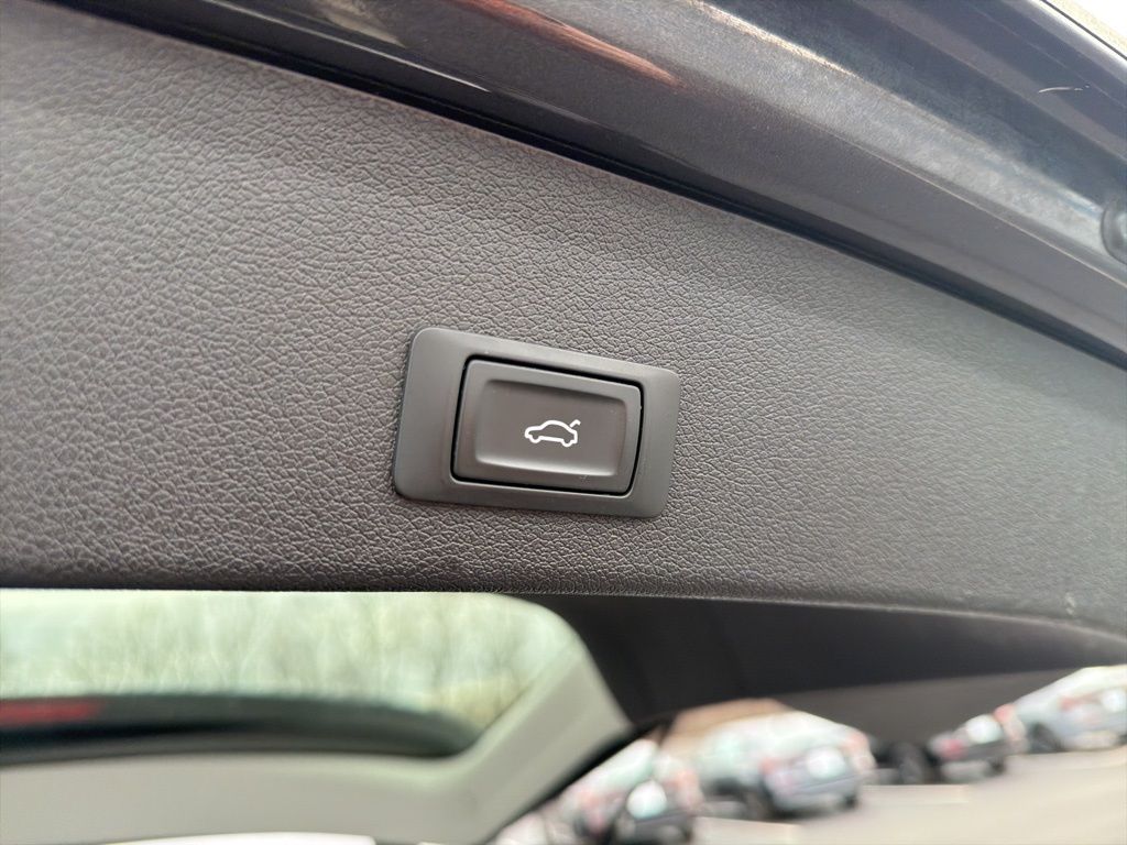 Thumbnail: 2015 Audi Q5 - 23