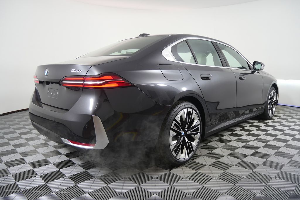 Thumbnail: 2026 BMW 5 Series - 3