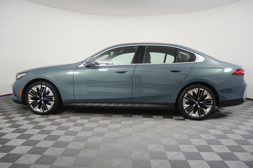 Thumbnail: 2025 BMW 5 Series - 6