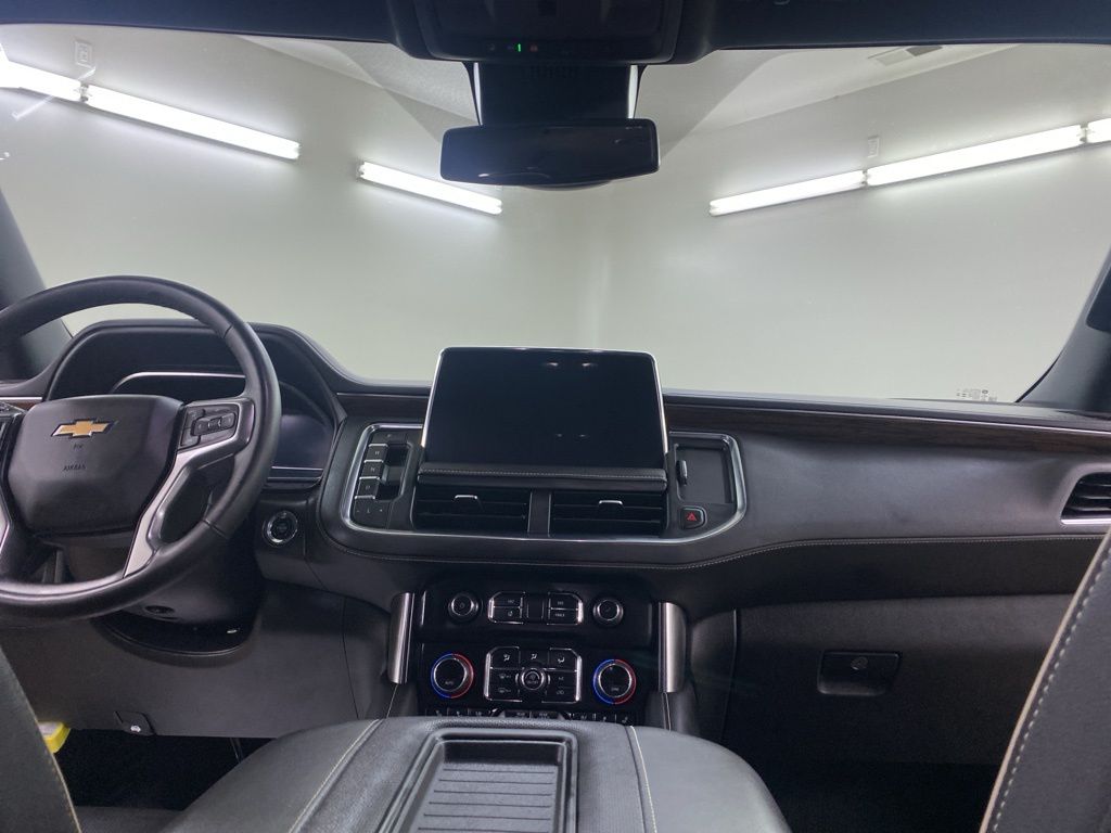 2023 Chevrolet Suburban Premier photo