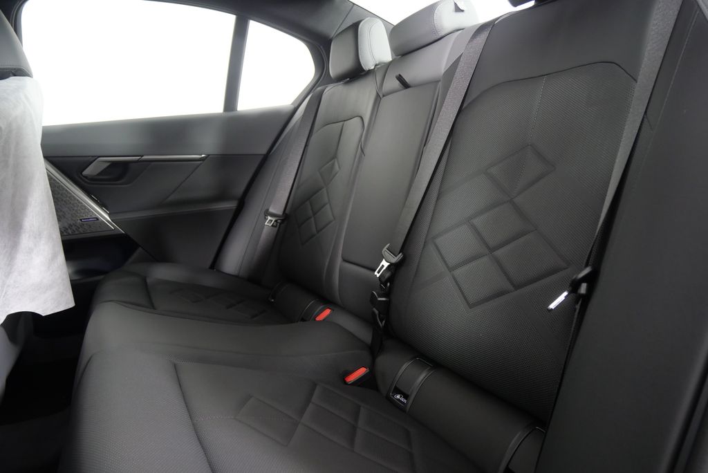 2025 BMW i5 M60 15
