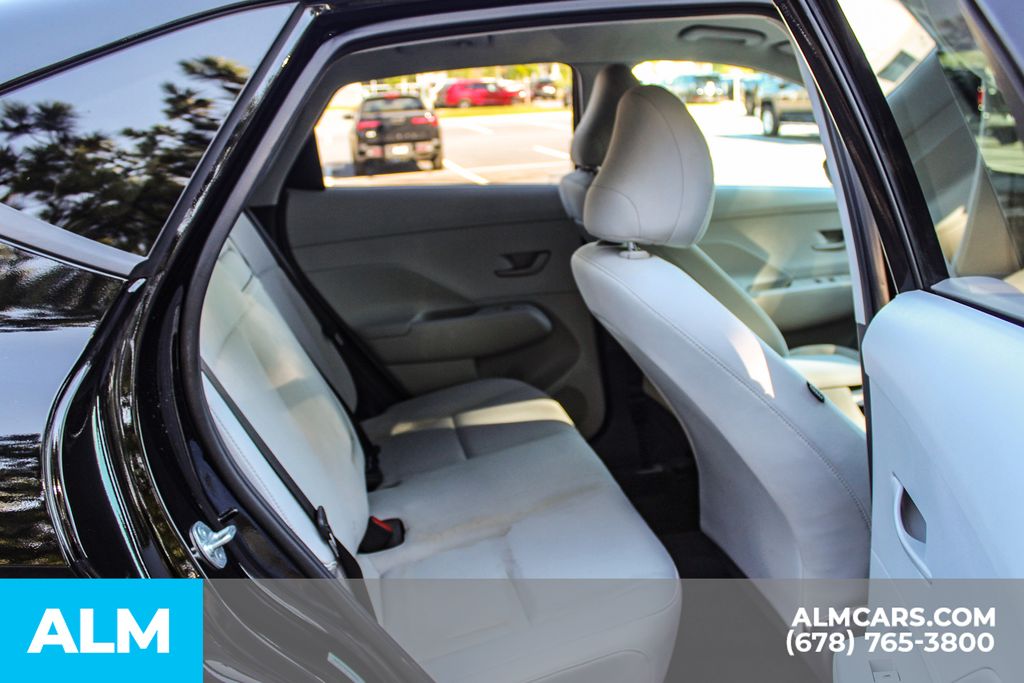 Used 2025 Black Hyundai SEL image 17