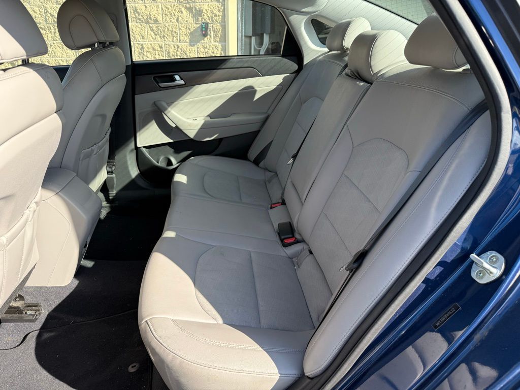 Thumbnail: 2015 Hyundai Sonata - 9