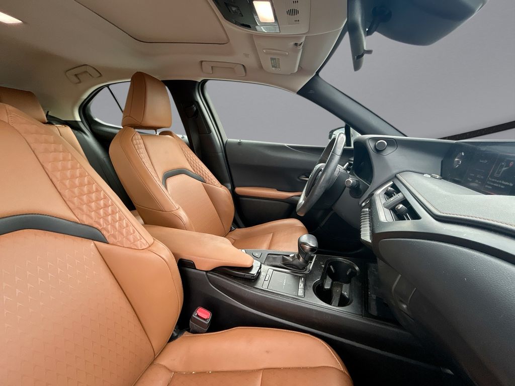 Thumbnail: 2021 Lexus UX - 6
