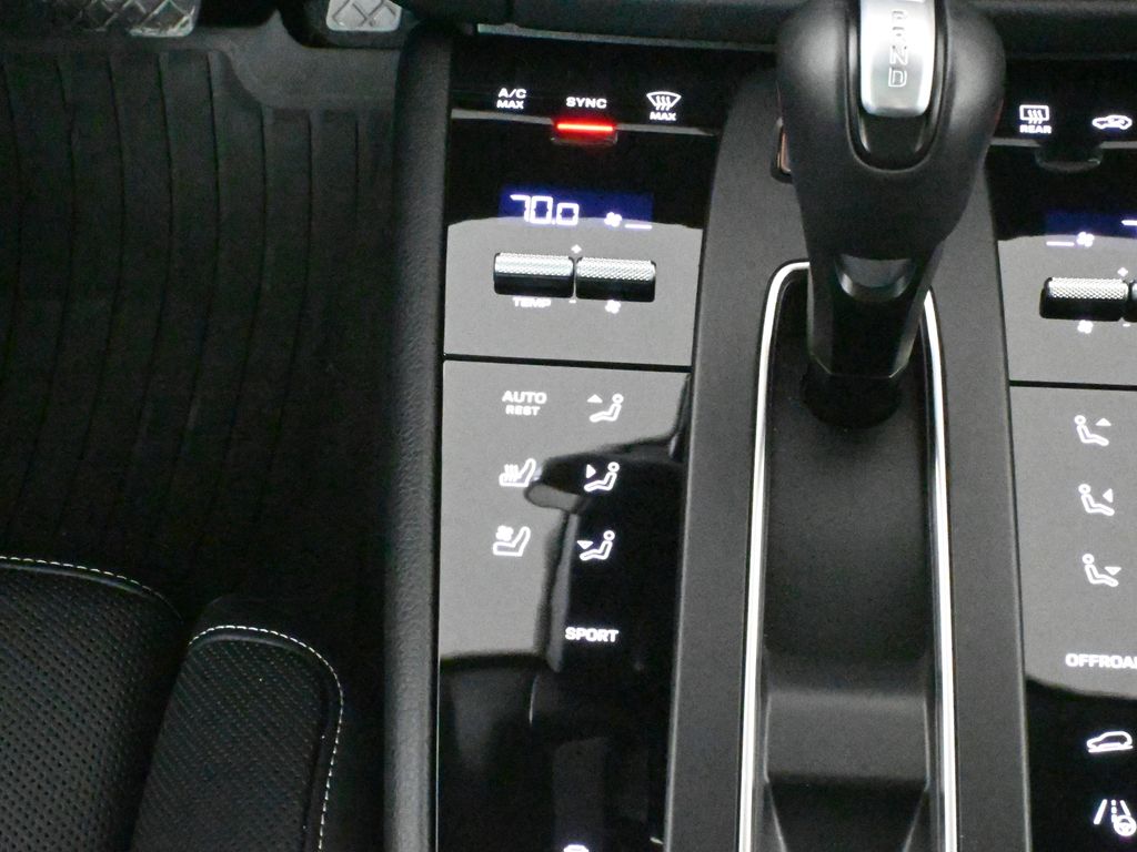 2024 Porsche Macan  28