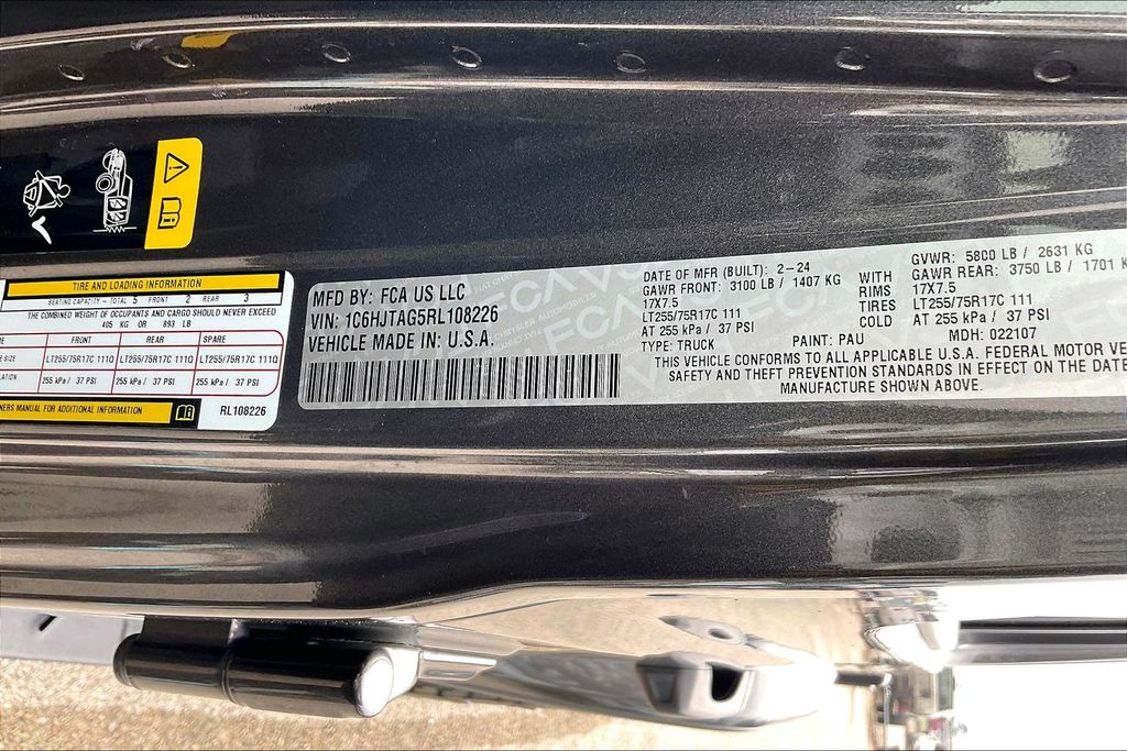 Used 2024 Jeep Gladiator Willys 4D Crew Cab