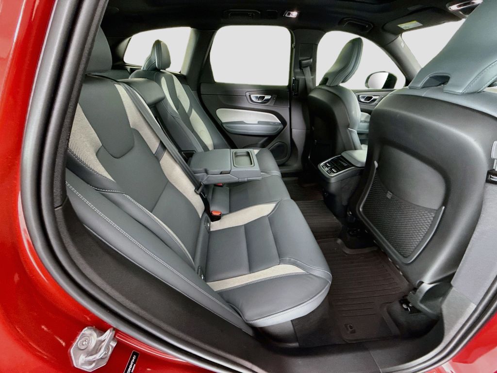 Thumbnail: 2021 Volvo XC60 - 22