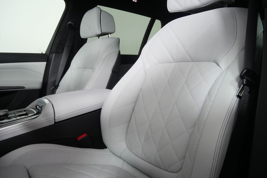 Thumbnail: 2027 BMW X7 - 10