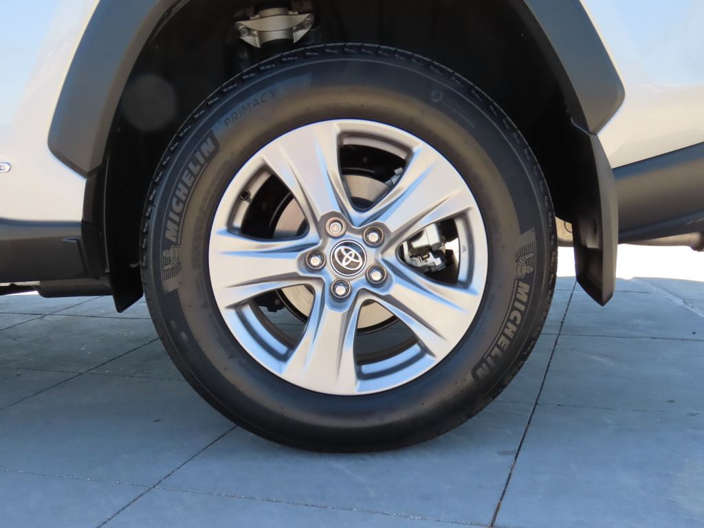 2024 Toyota RAV4 XLE 30