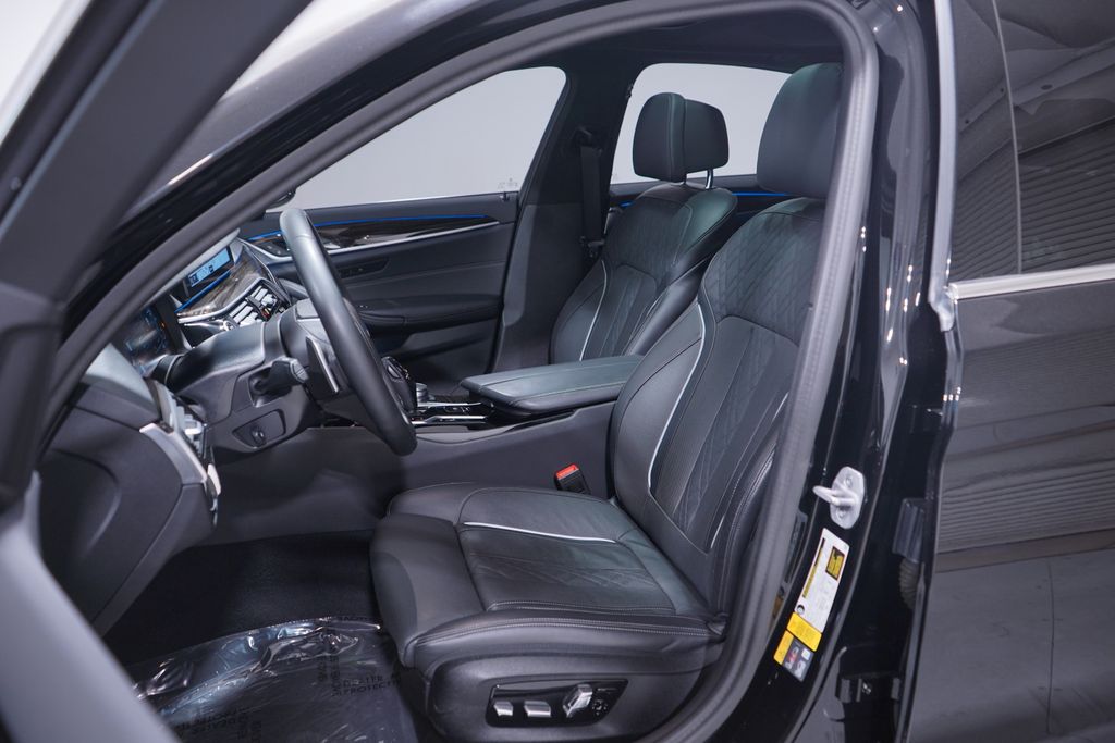 Thumbnail: 2023 BMW 5 Series - 7