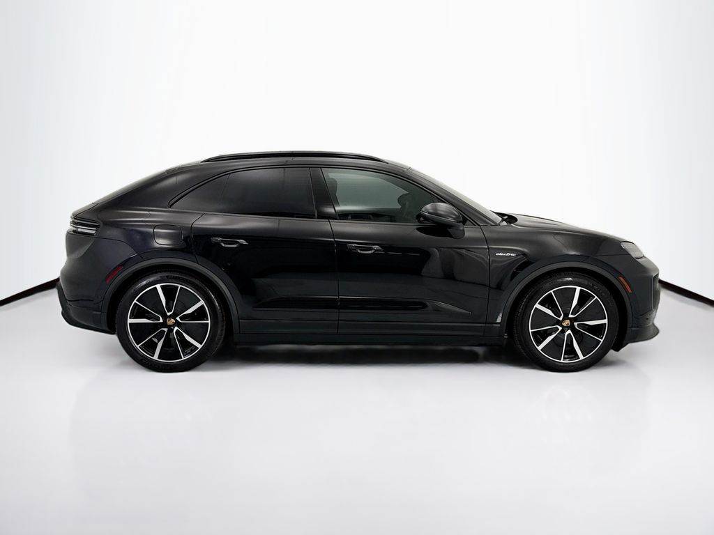 Thumbnail: 2024 Porsche Macan - 8