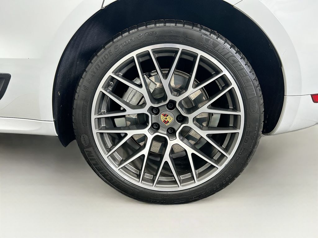 Thumbnail: 2021 Porsche Macan - 30