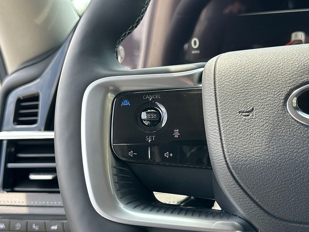 Photo 3 of 2026 INFINITI QX80 LUXE