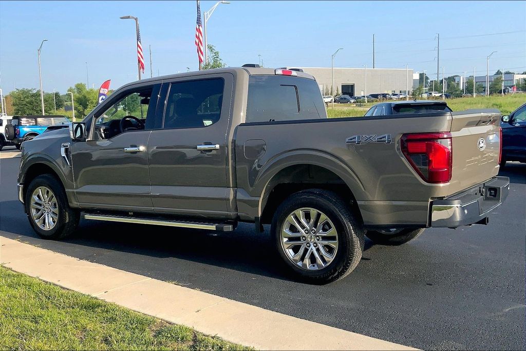 Used 2025 Gray Ford XLT image 2