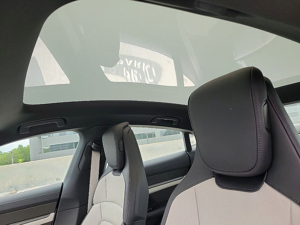 Thumbnail: 2025 Porsche Taycan - 14