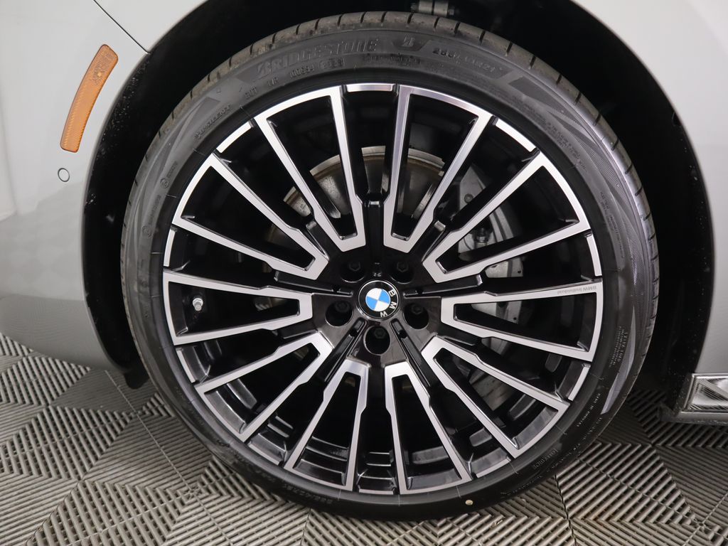 Thumbnail: 2026 BMW i7 - 32