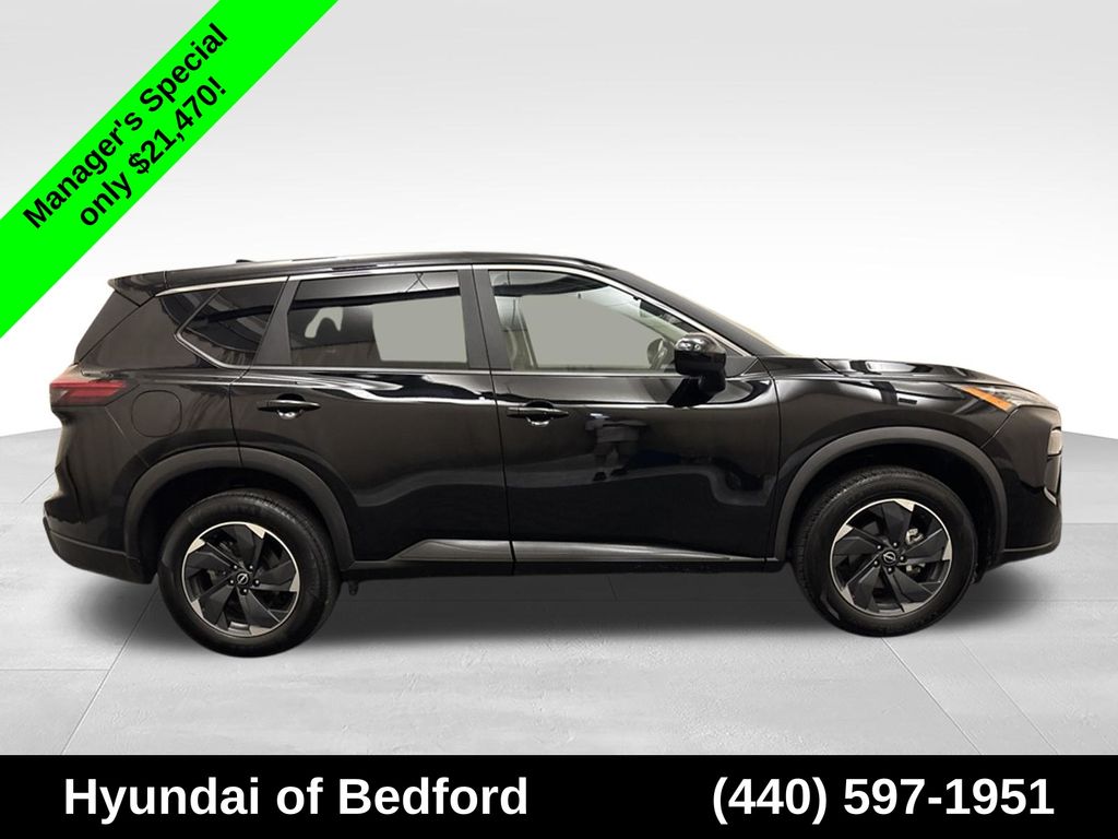 2025 Nissan Rogue SV - Image 4