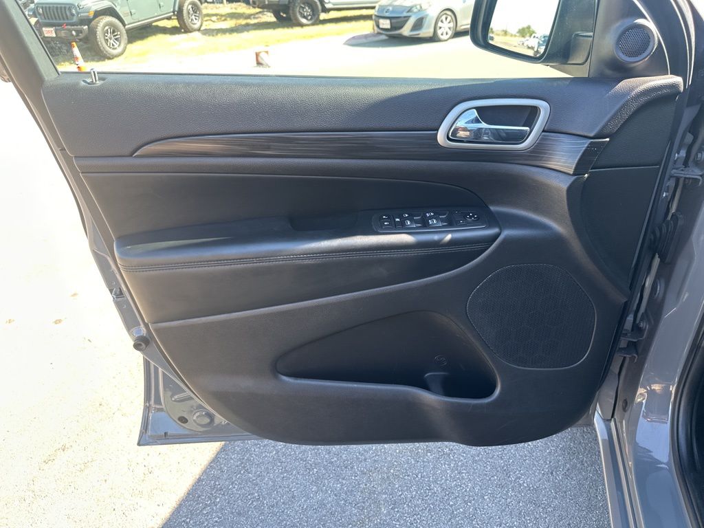 Used Car 2020 Jeep Grand Cherokee  Altitude For Sale Under $25,000 In Austin, Texas