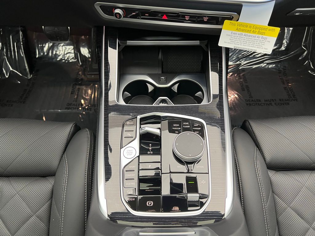 Thumbnail: 2026 BMW X7 - 13