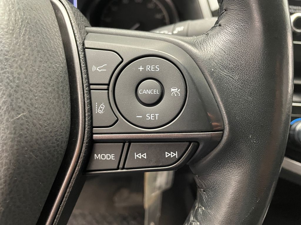 2022 Toyota Camry SE 23