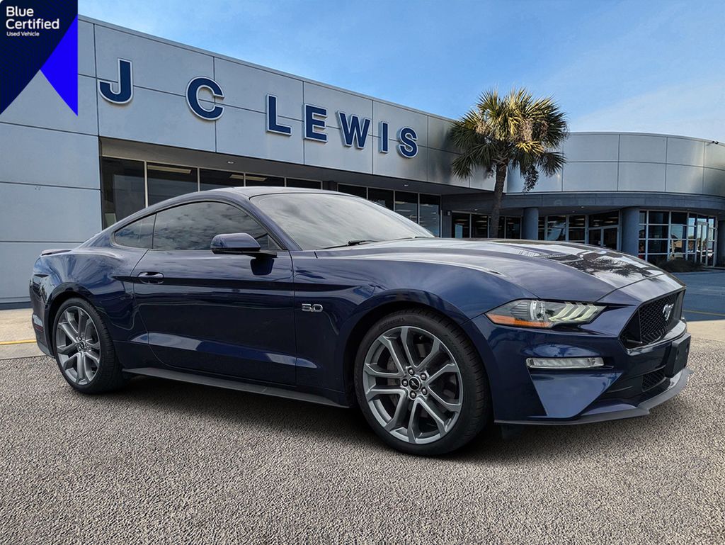 2020 Ford Mustang Azul (Kona Blue Metallic) Coupé Tracción trasera Automática