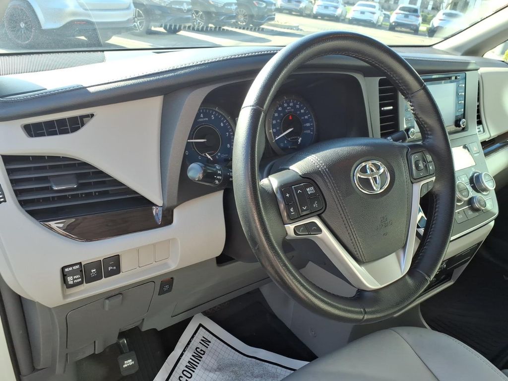 Used 2019 White Toyota XLE Premium image 15