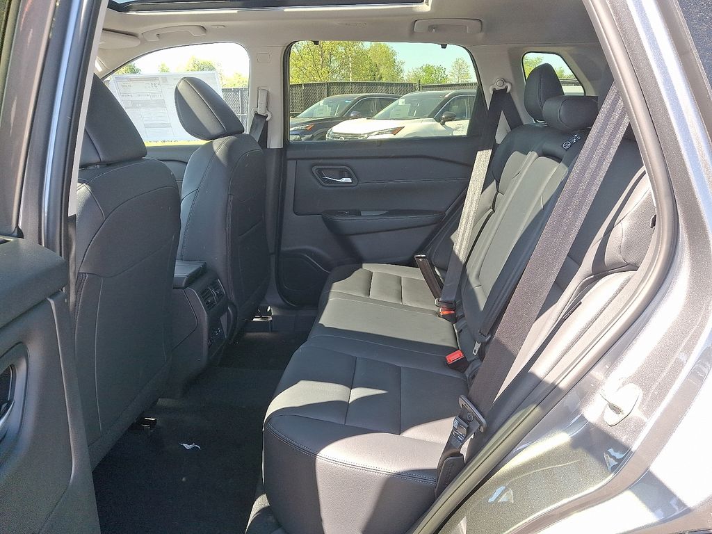 2025 Nissan Rogue SL 5