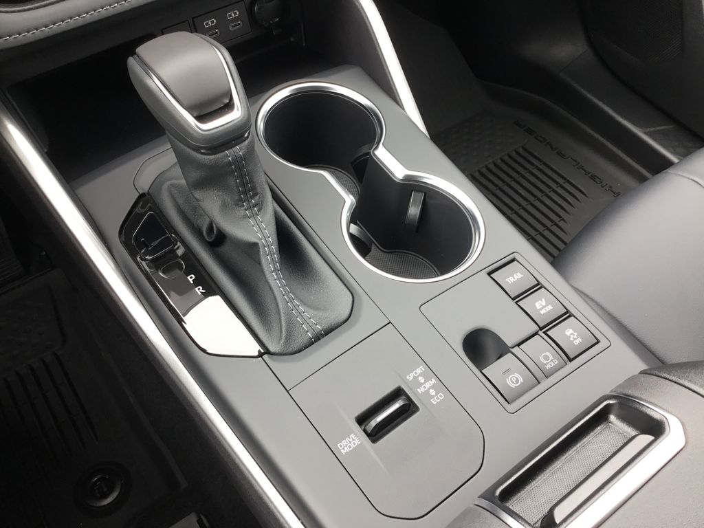 Thumbnail: 2026 Toyota Highlander - 26