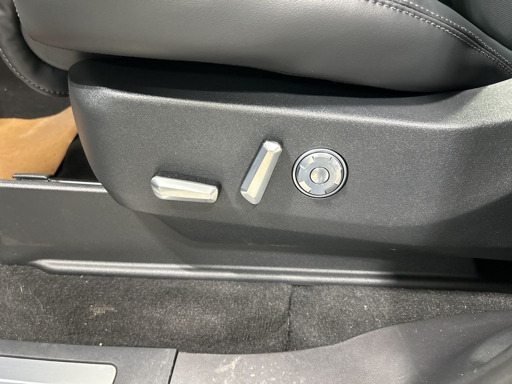 new 2026 Lincoln Navigator car, priced at $105,615