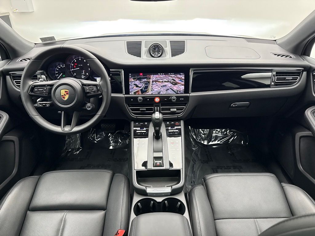 Thumbnail: 2026 Porsche Macan - 31
