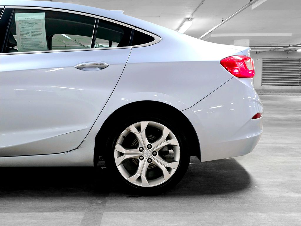 2017 Chevrolet Cruze Premier 17