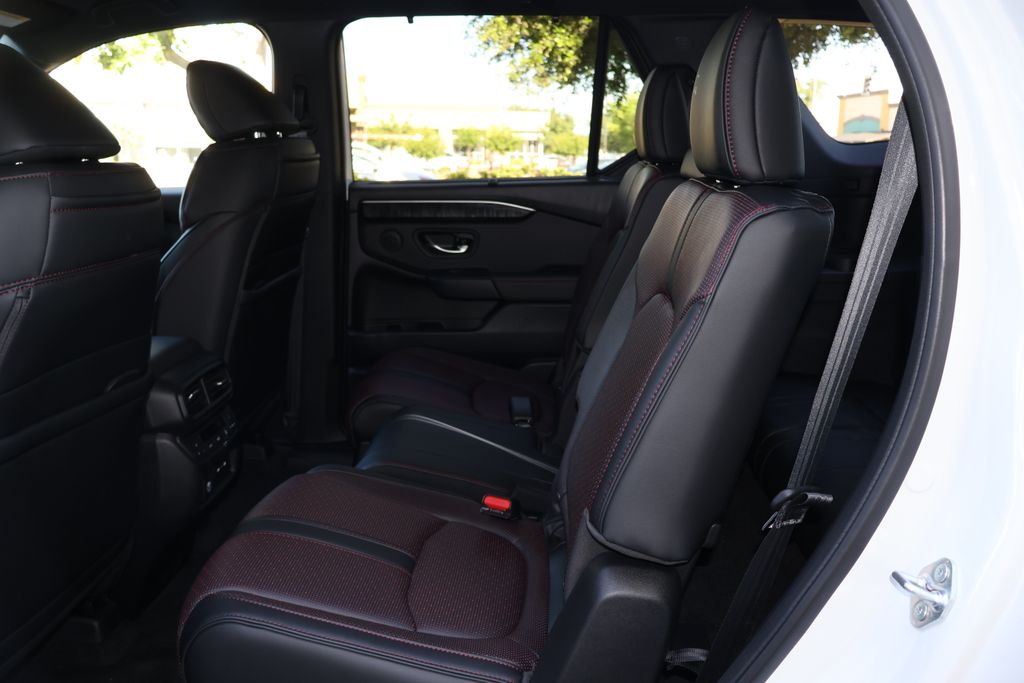2025 Honda Pilot Black Edition 11