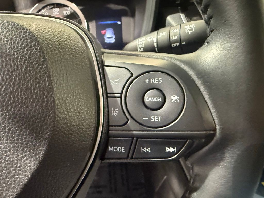 2022 Toyota Corolla Cross LE 24