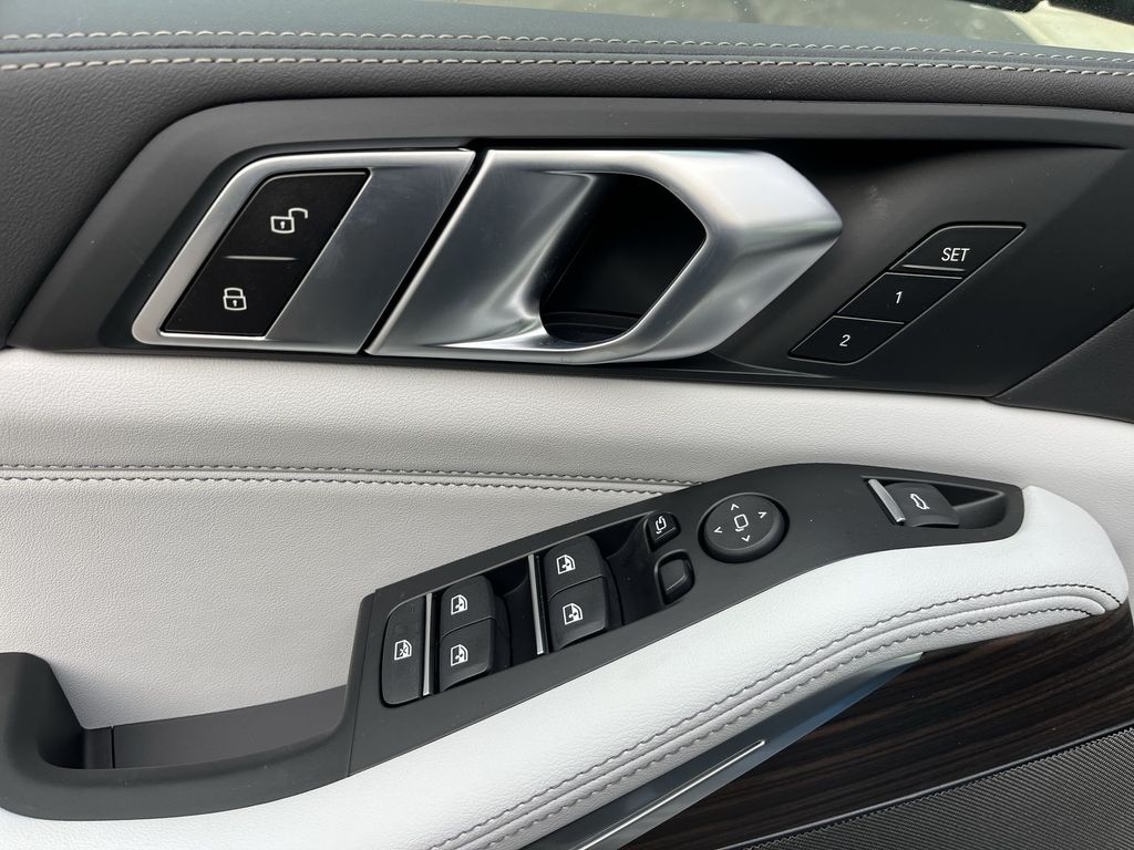 Thumbnail: 2026 BMW X5 - 13