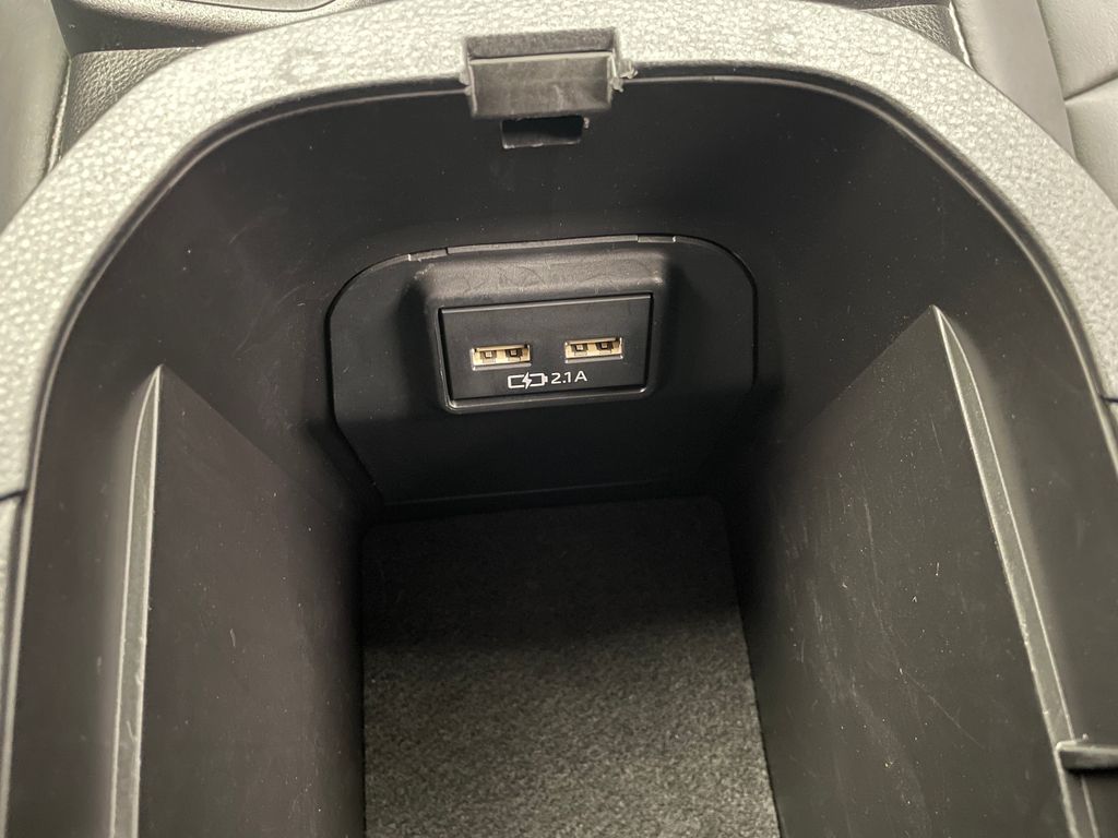 2021 Toyota RAV4 XLE Premium 30