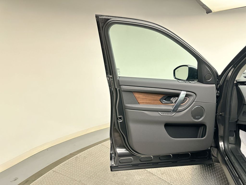 2024 Land Rover Discovery Sport S 14