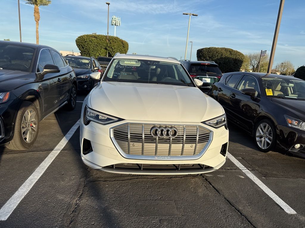 Thumbnail: 2022 Audi e-tron - 2