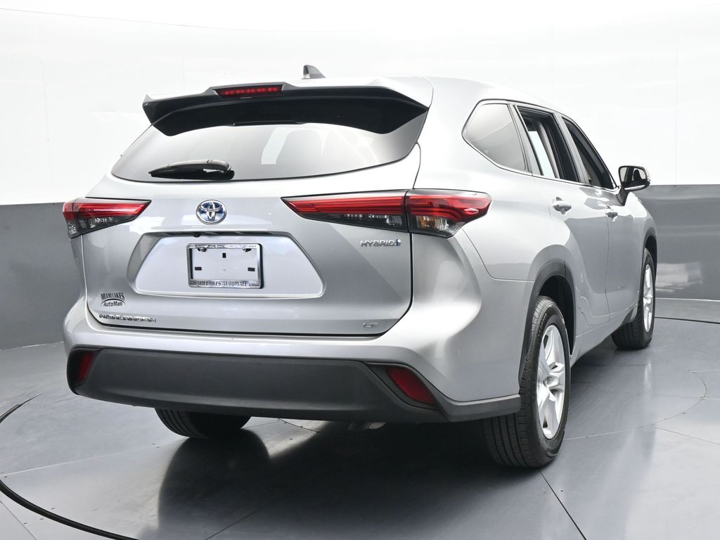 Used 2023 Silver Toyota LE image 5