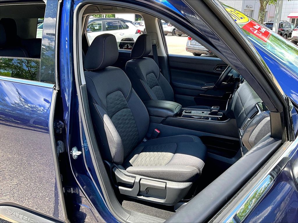 2025 Nissan Pathfinder — photo 11