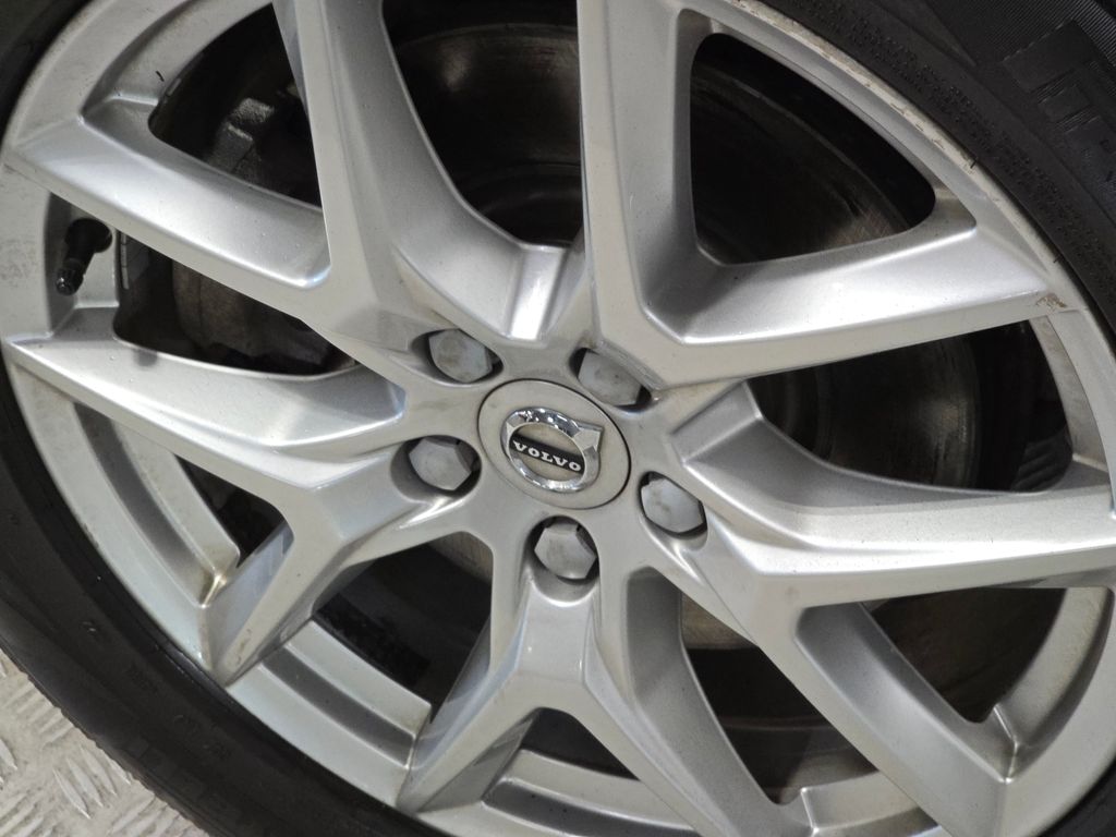 2021 Volvo XC60 T5 Momentum photo 7