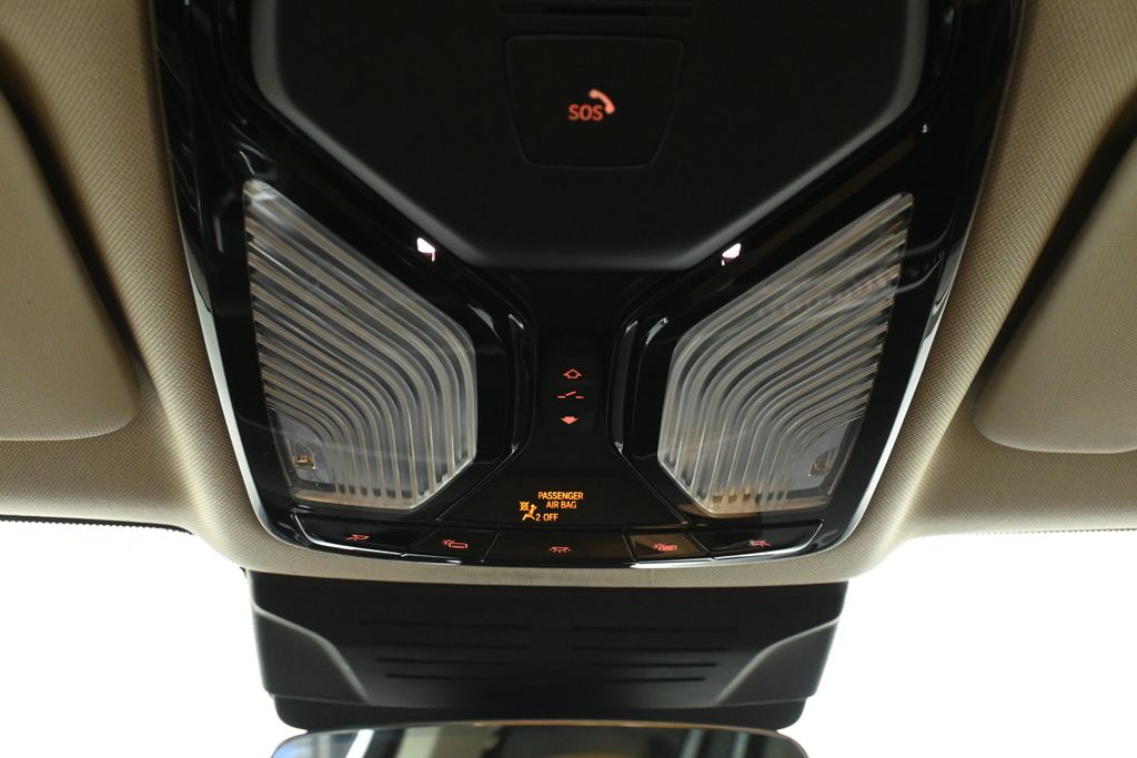 Thumbnail: 2026 BMW X7 - 21