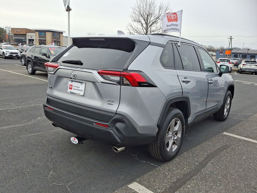 2022 Toyota RAV4 XLE 6