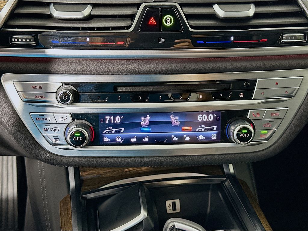 Thumbnail: 2016 BMW 7 Series - 16