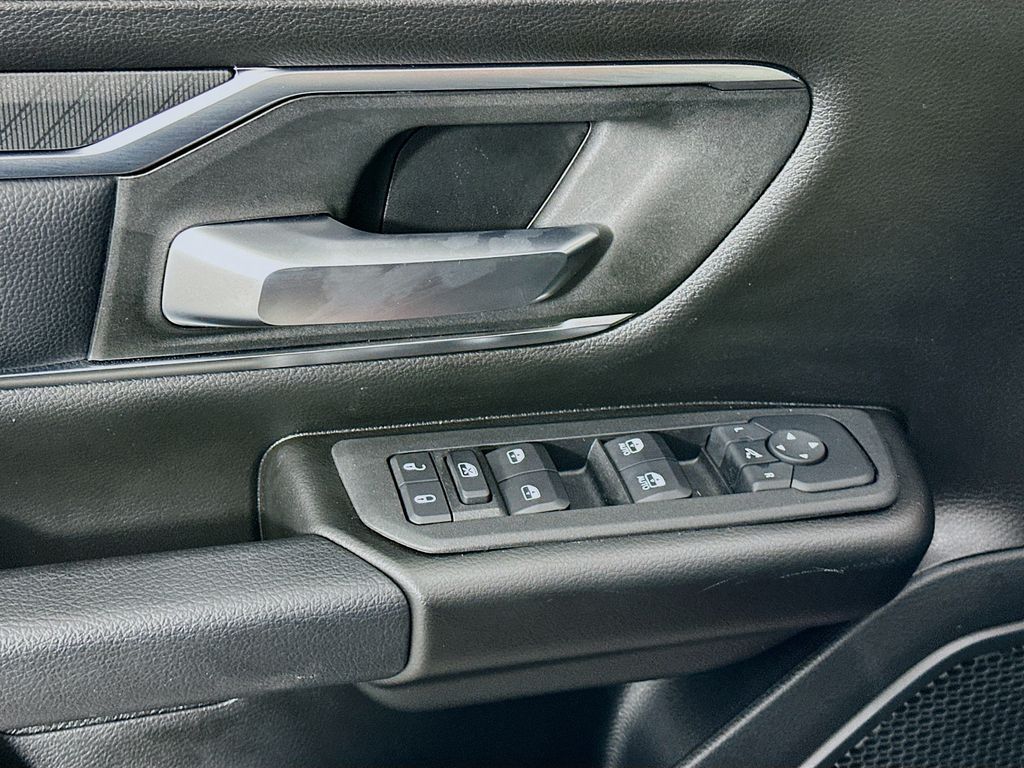 Thumbnail: 2025 RAM 1500 - 17