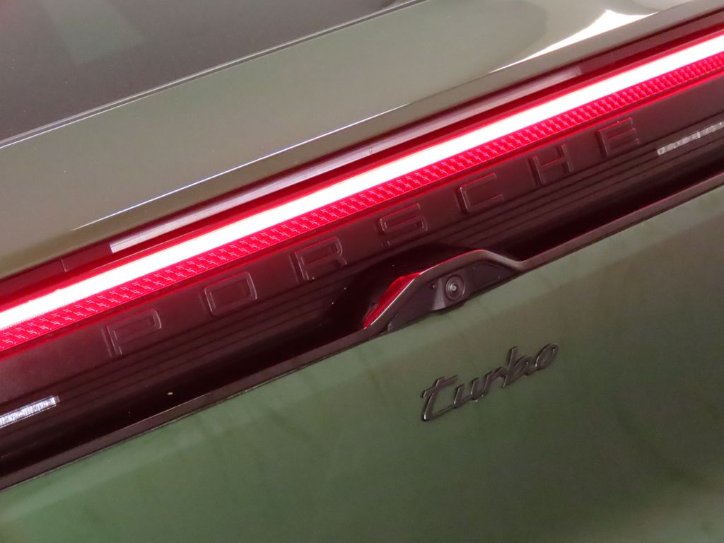 Thumbnail: 2024 Porsche Macan - 12