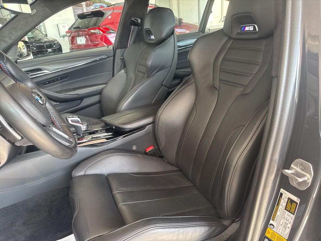 Thumbnail: 2022 BMW M5 - 22