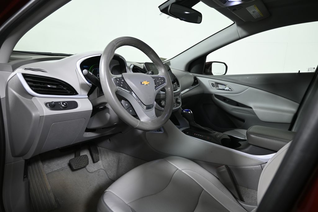 Thumbnail: 2017 Chevrolet Volt - 4