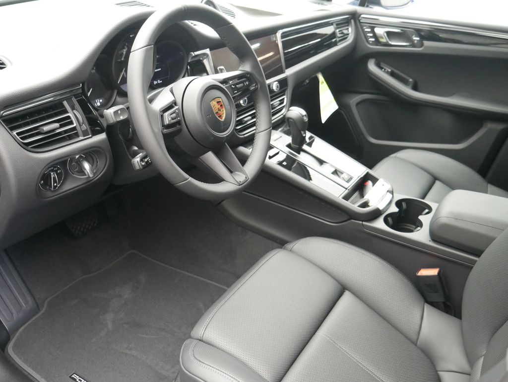 Thumbnail: 2026 Porsche Macan - 5