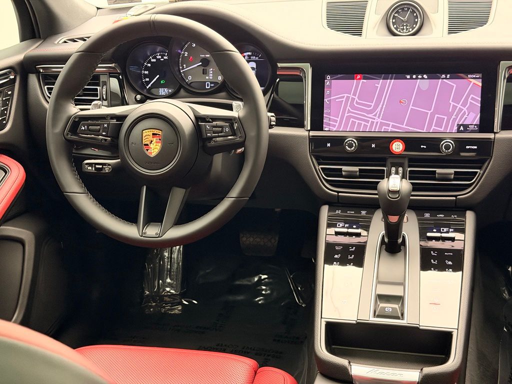 Thumbnail: 2026 Porsche Macan - 32